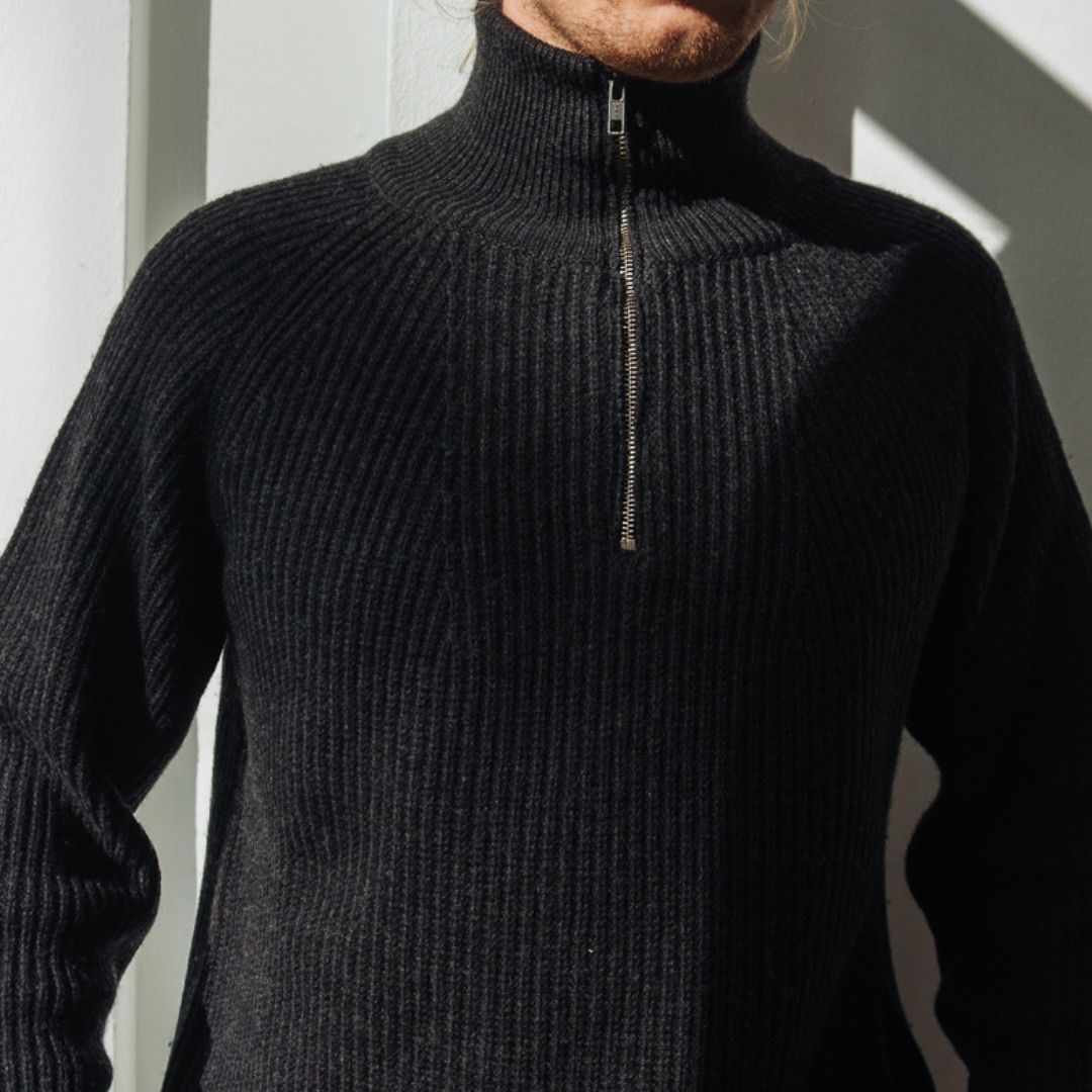 Kleidung aus Wolle mit der Hand waschen – so geht’s