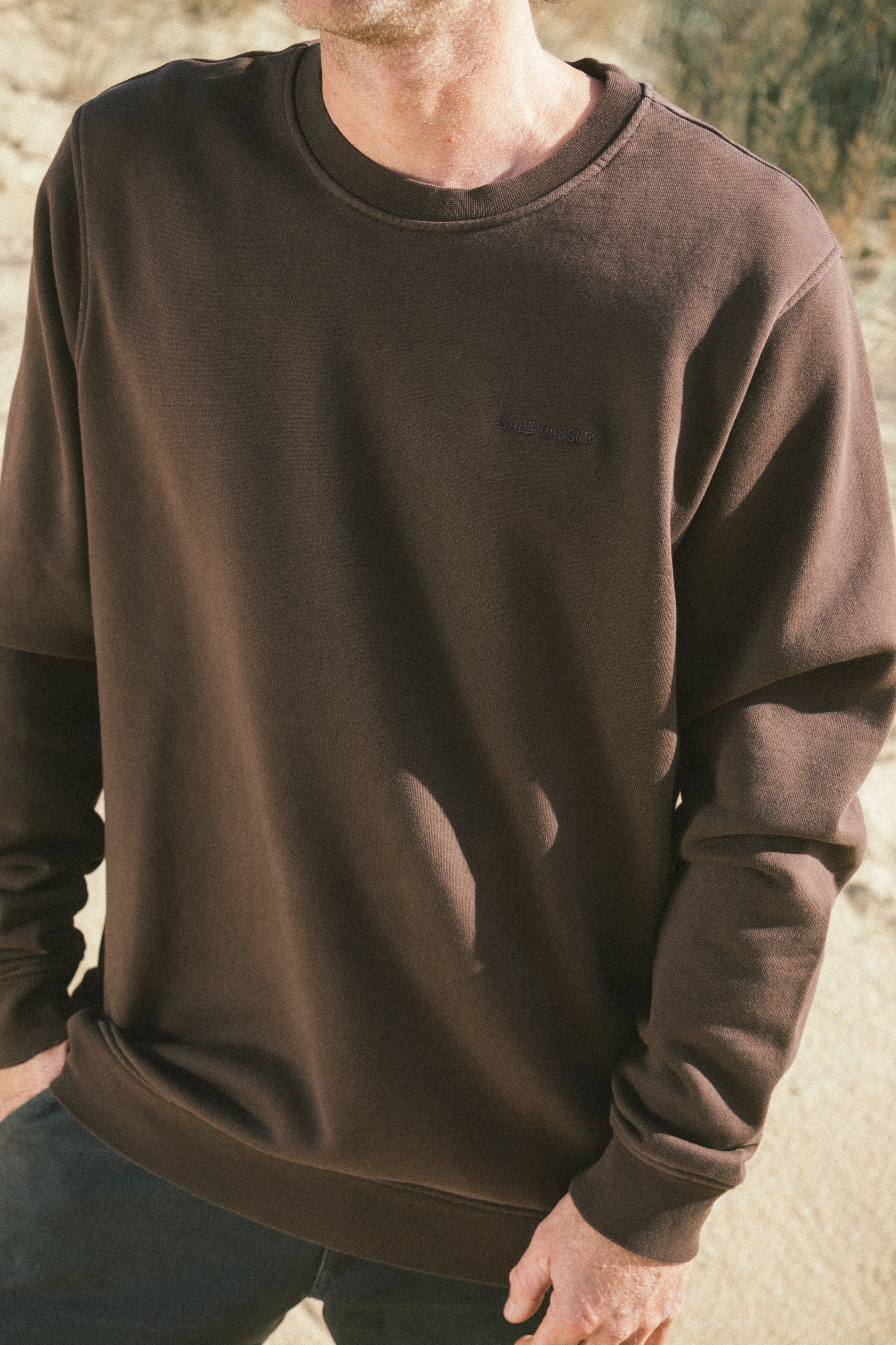 Rundhals Sweater aus Bio Baumwolle in Braun von SALZWASSER