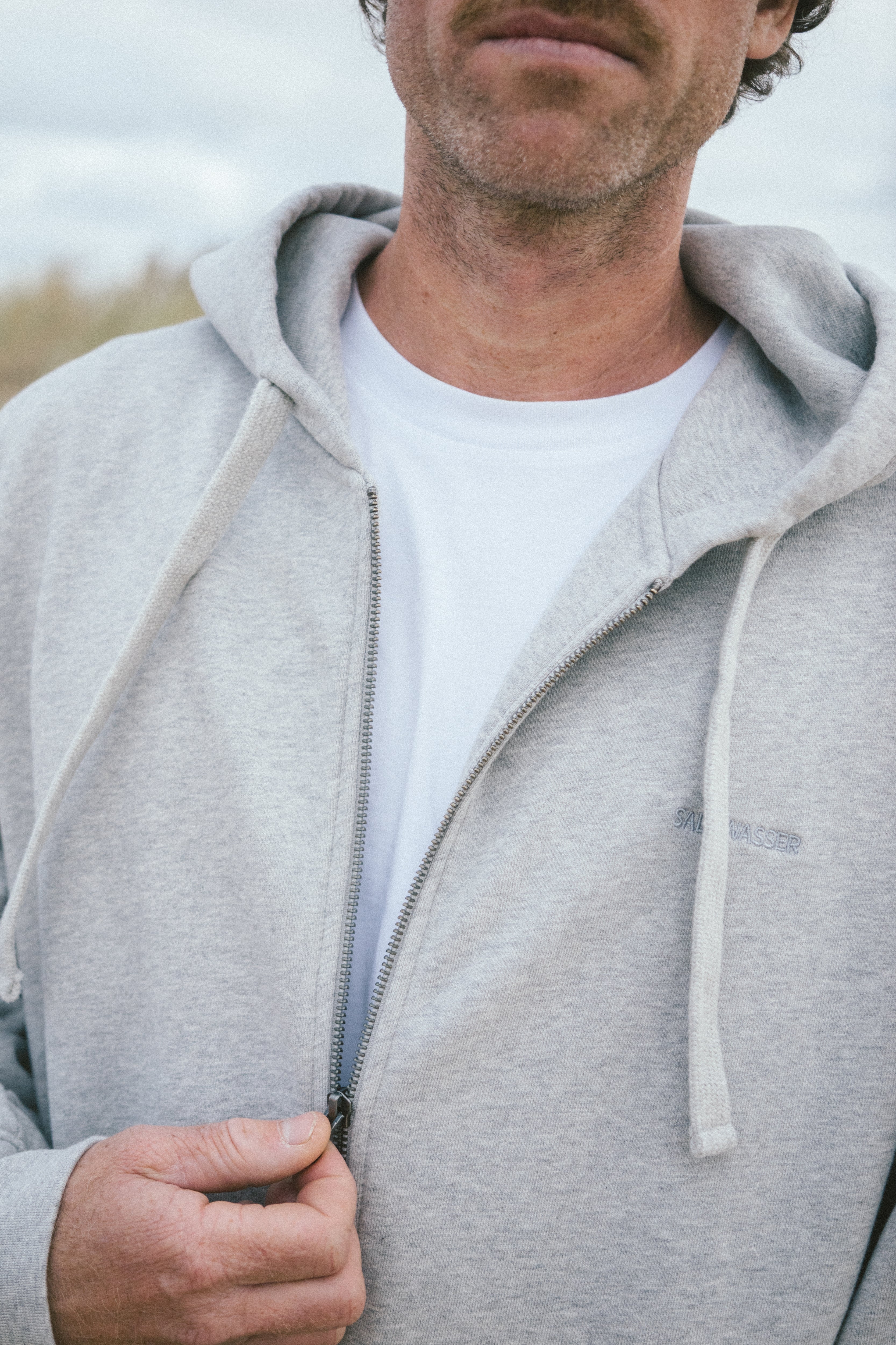 Schwere Sweatjacke in Hellgrau aus Bio-Baumwolle von SALZWASSER