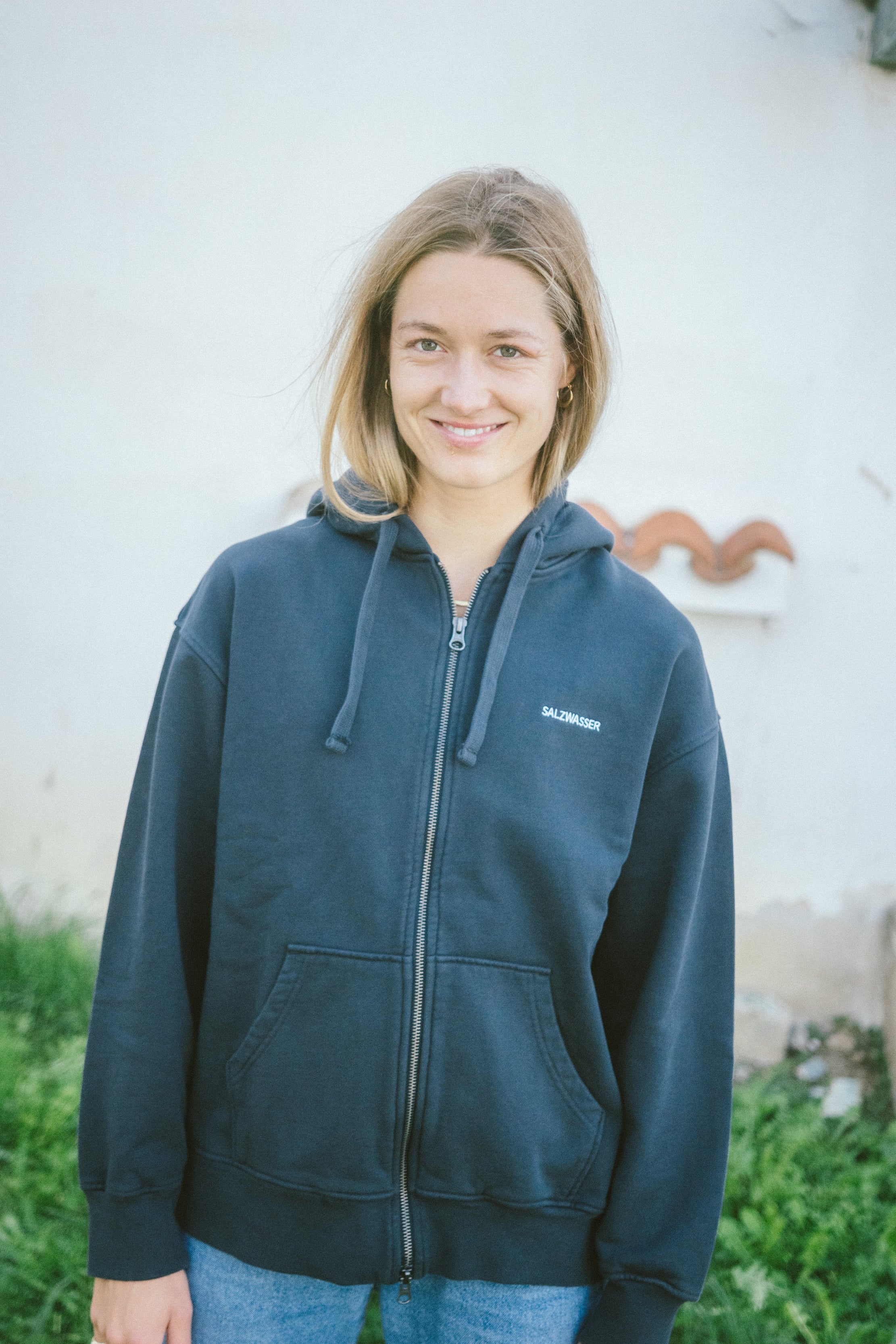 Blauer Kapuzenpullover mit Reißverchluss von SALZWASSER _women