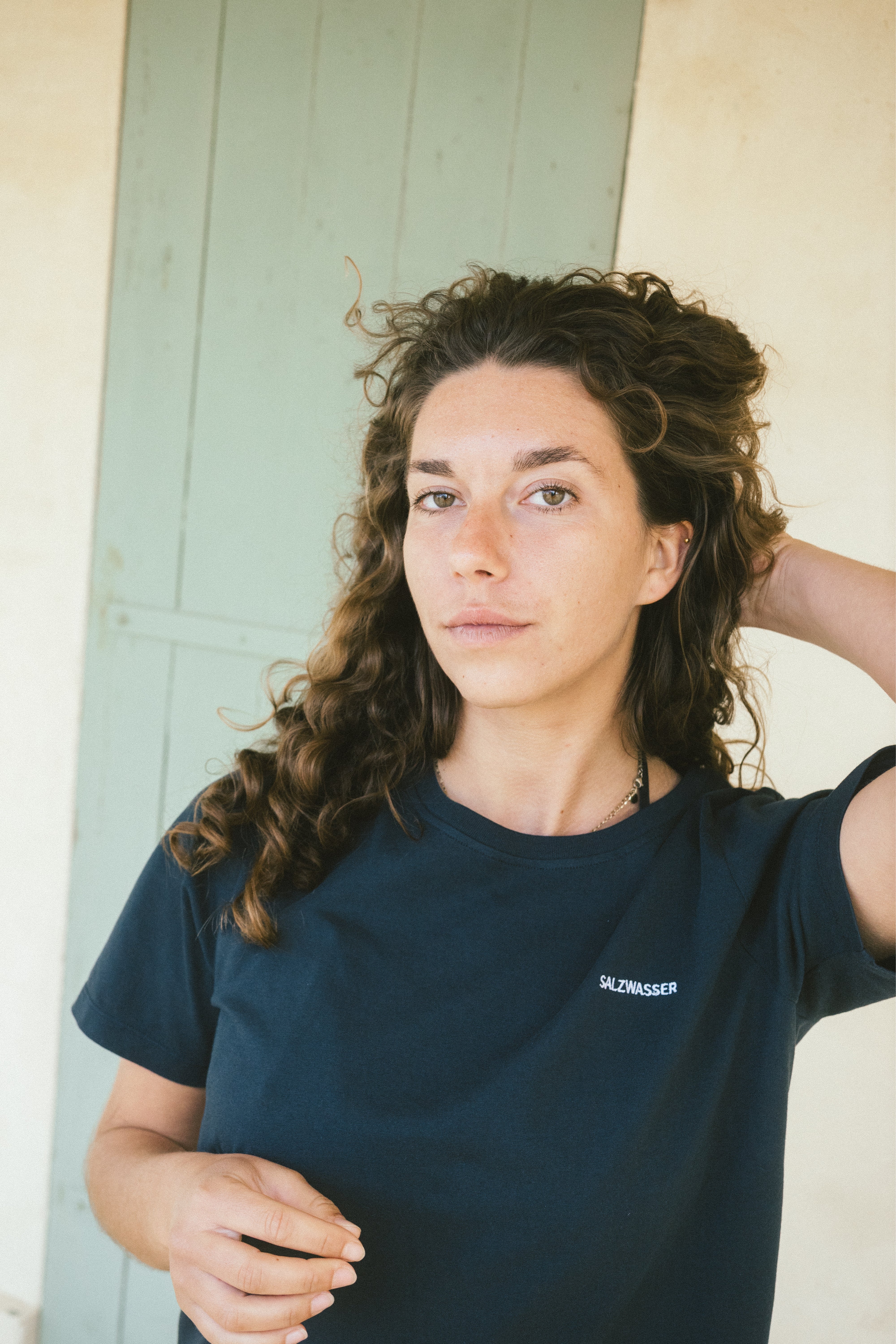 Basic Damen T-Shirt mit weitem Ausschnitt in Dunkelblau von SALZWASSER