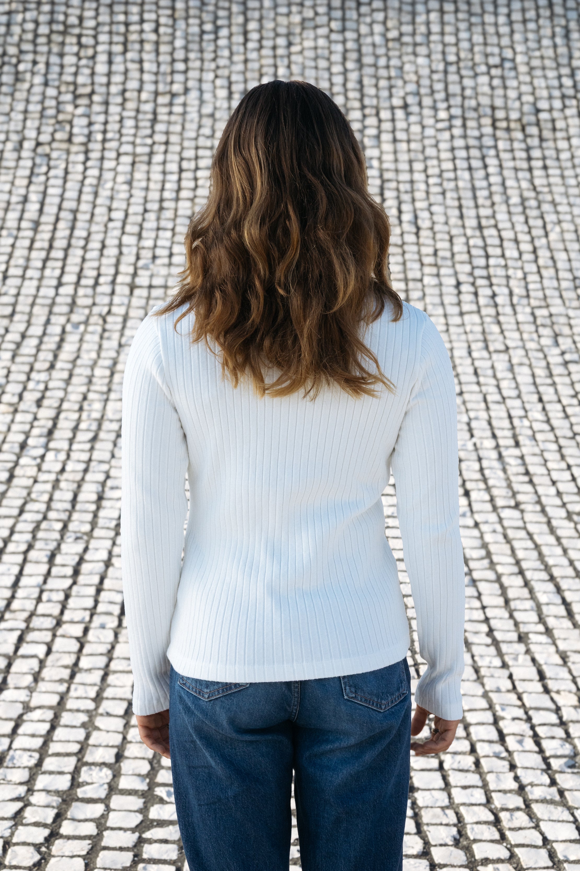 Weißes Langarmshirt im Rippstrick in bester Qualität für Damen