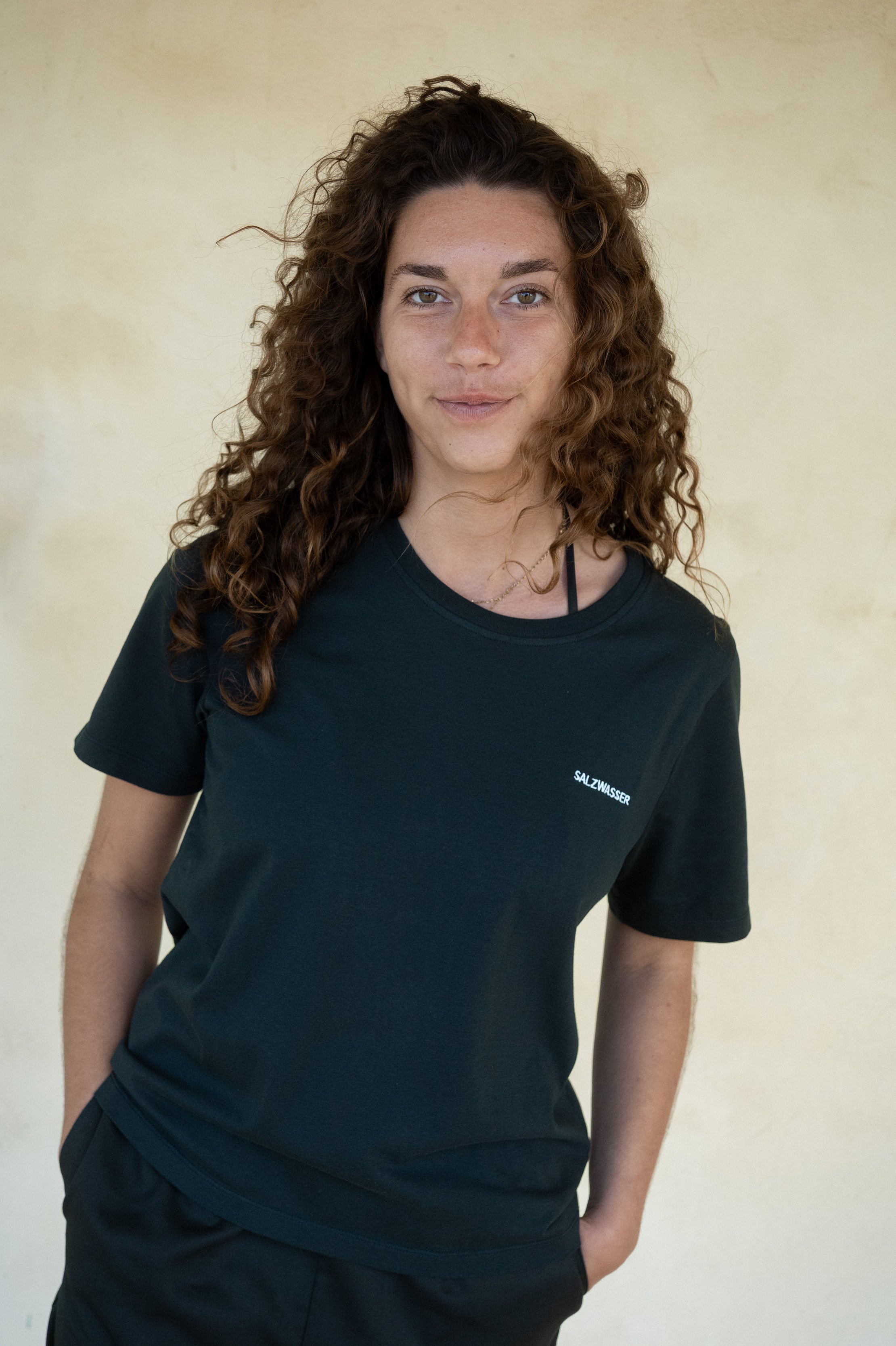 Bequemes Basic Damen Shirt mit weitem Ausschnitt in Dunkelblau