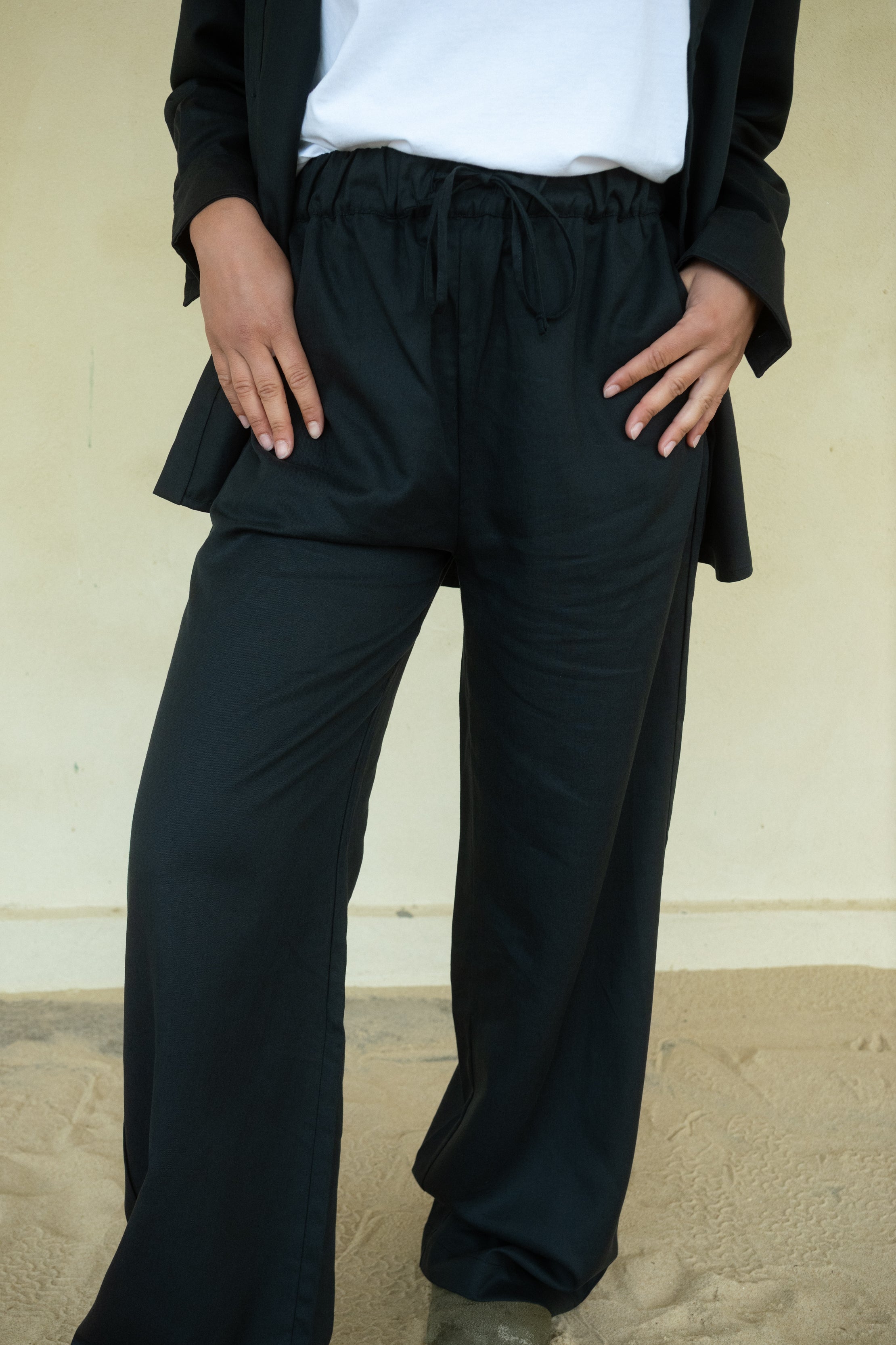 Lange Leinen Hose in Dunkeblau von SALZWASSER