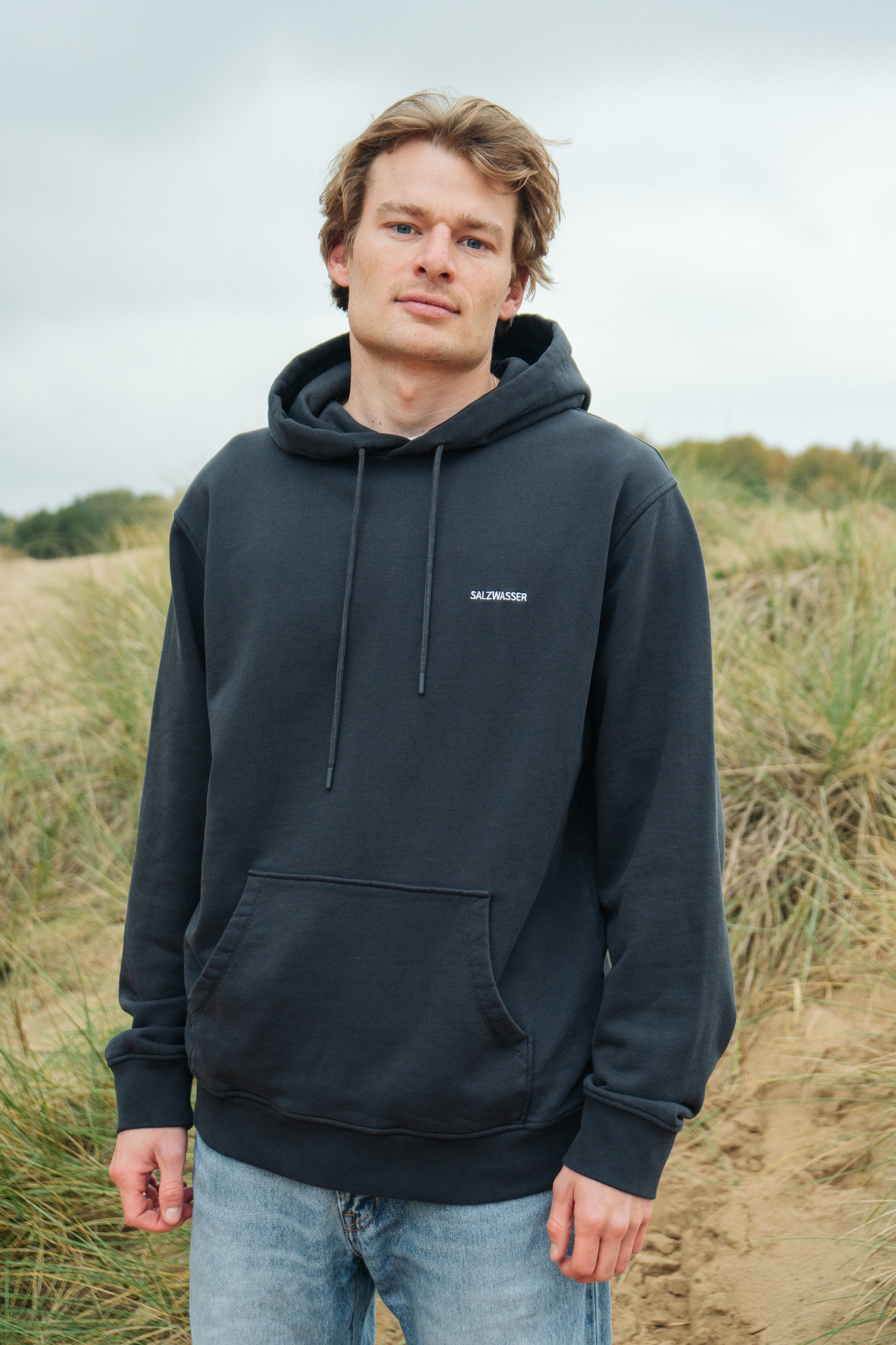 Graublauer Hoodie von SALZWASSER aus Bio-Baumwolle_men