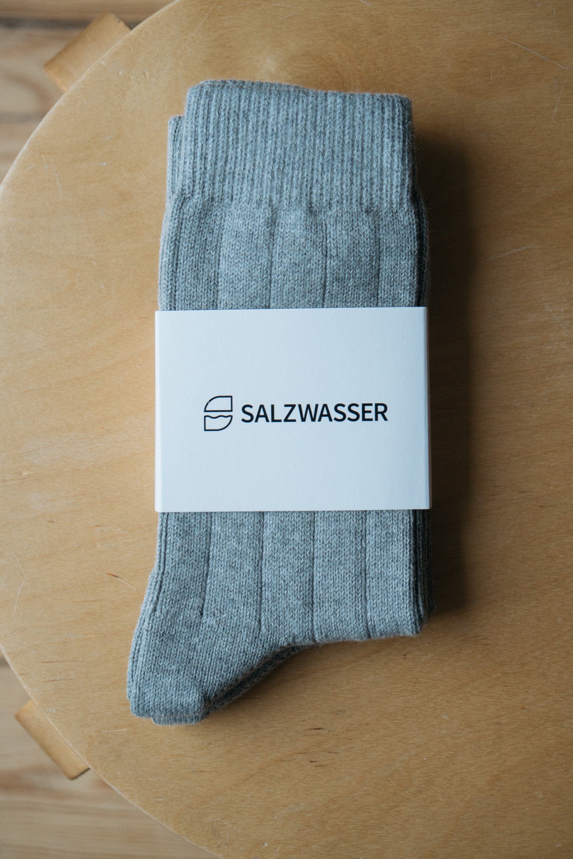Nachhaltige Socken aus Bio-Baumwolle in Hellgrau und GOTS-zertifiziert