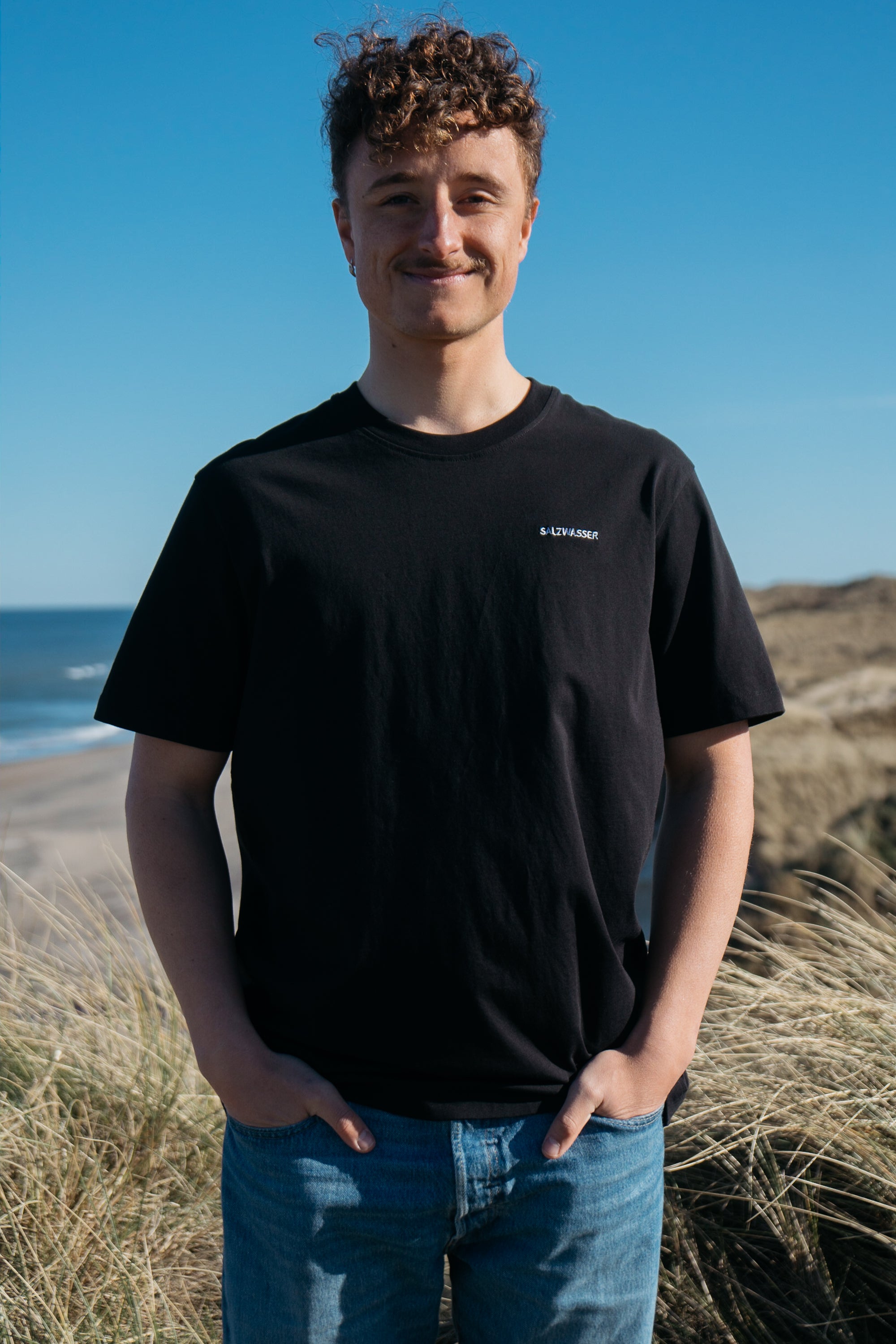 Cooles T-Shirt von SALZWASSER mit regulärem Schnitt in Schwarz