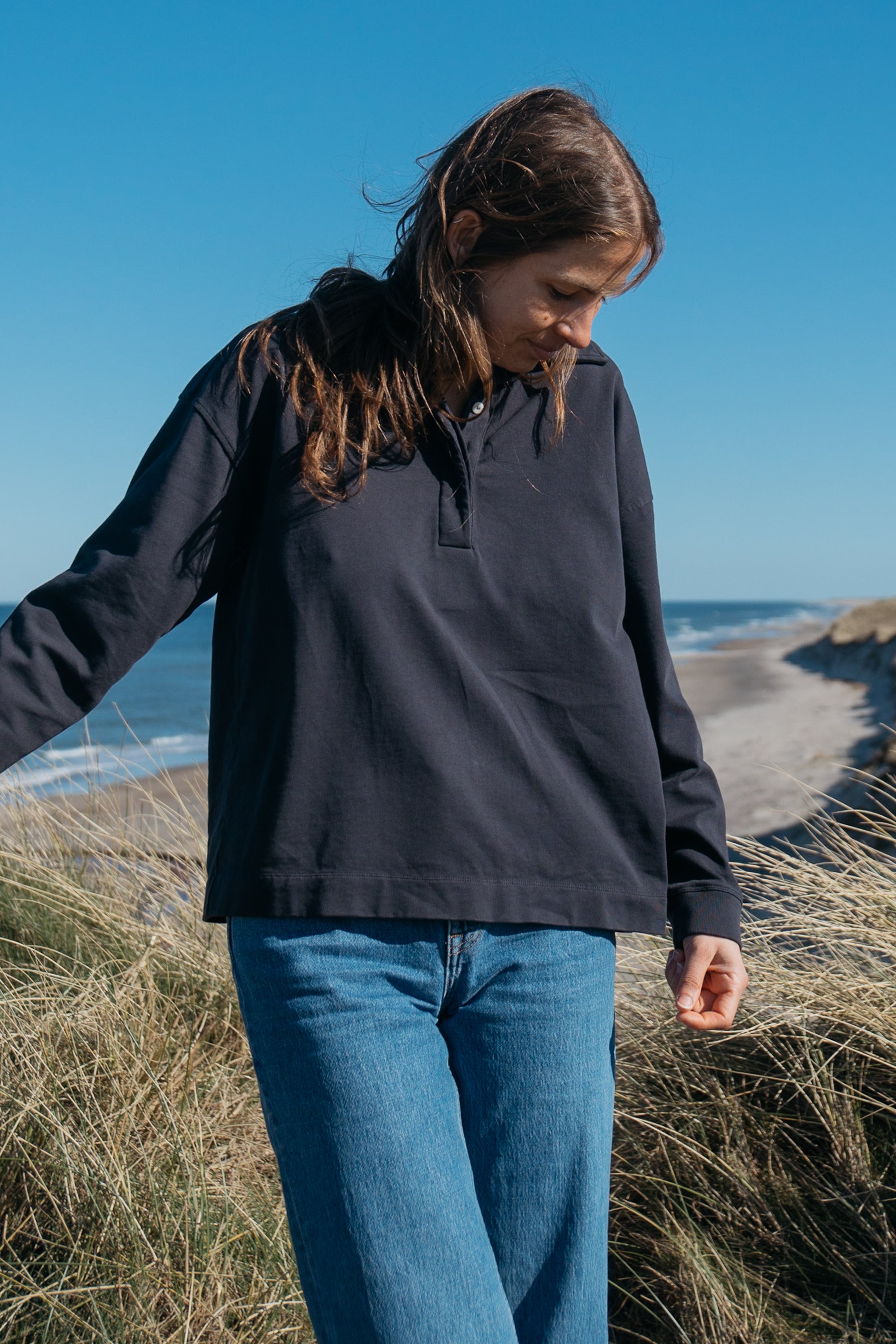 Nachhaltiges Polo Longsleeve von SALZWASSER in Dunkelblau als Loose Fit