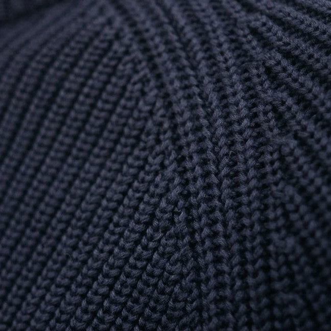 Ziehfäden entfernen: So reparierst du deinen Pullover