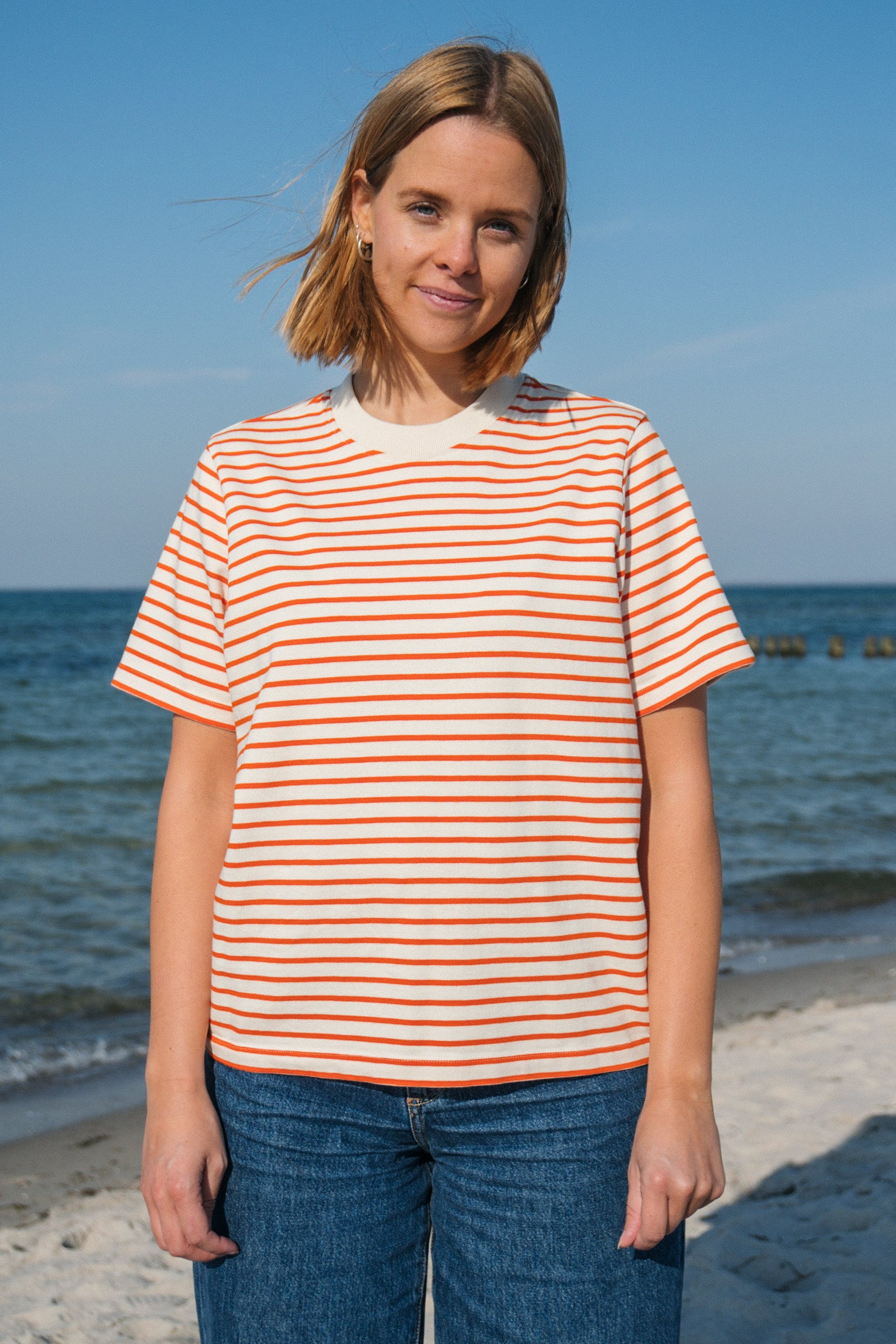 Faires Damen T-Shirt mit hohem Stoffgewicht von SALZWASSER in Orange-Naturweiß