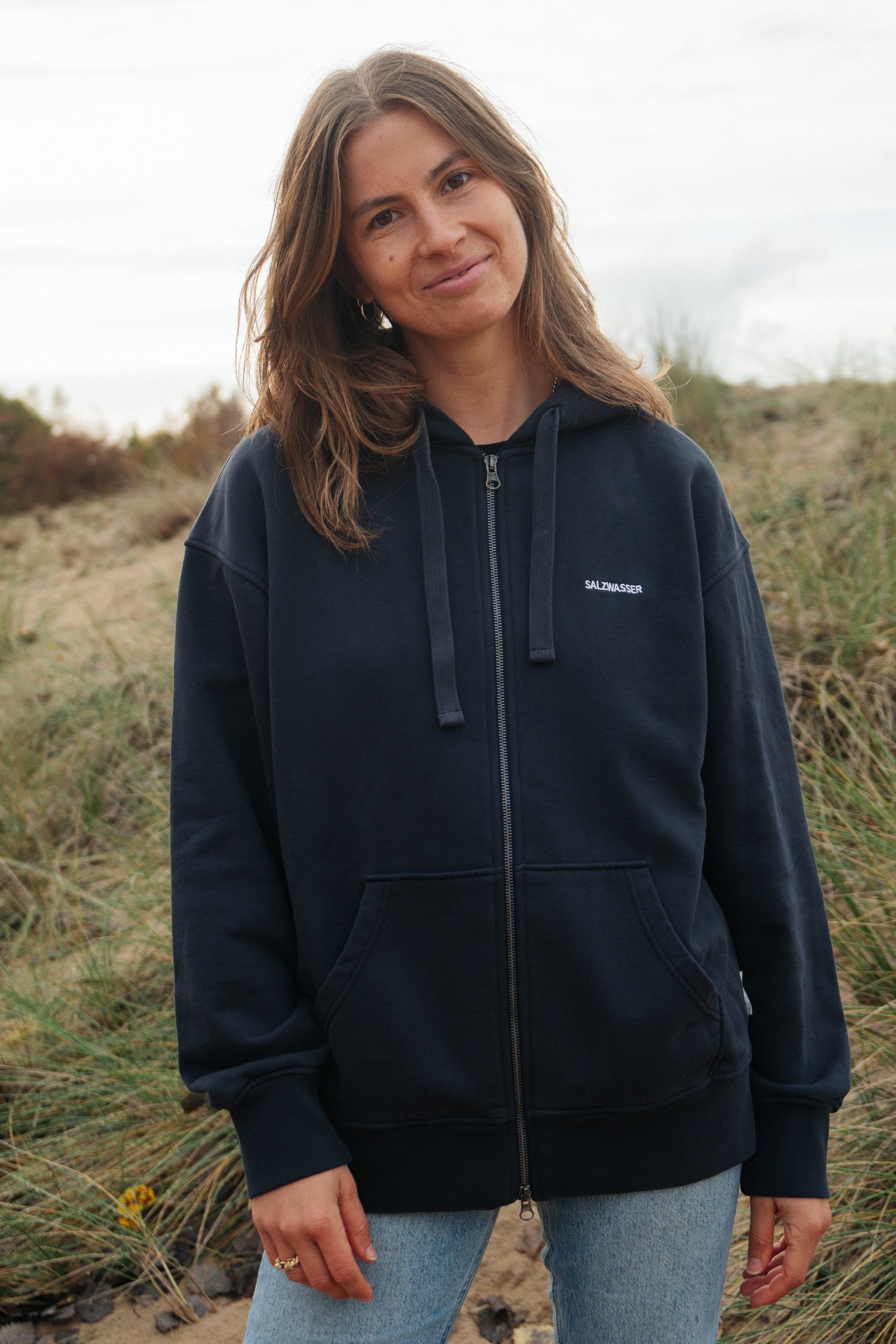 Blauer Kapuzenpullover mit Reißverchluss von SALZWASSER _women