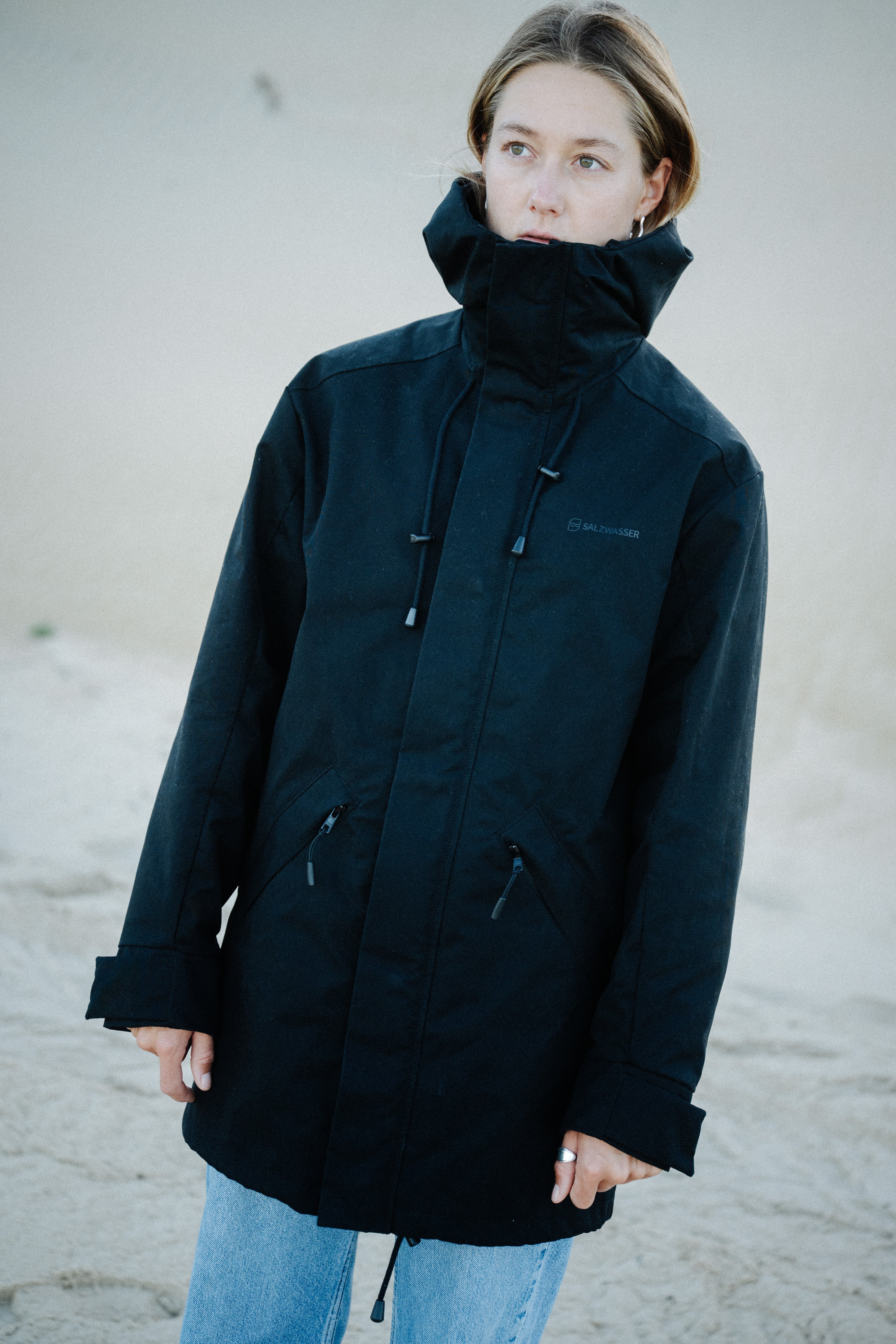 Schwarzer Parka ohne Kunstfaser oder PFAS aus Bio-Baumwolle, Unisex auch für Damen