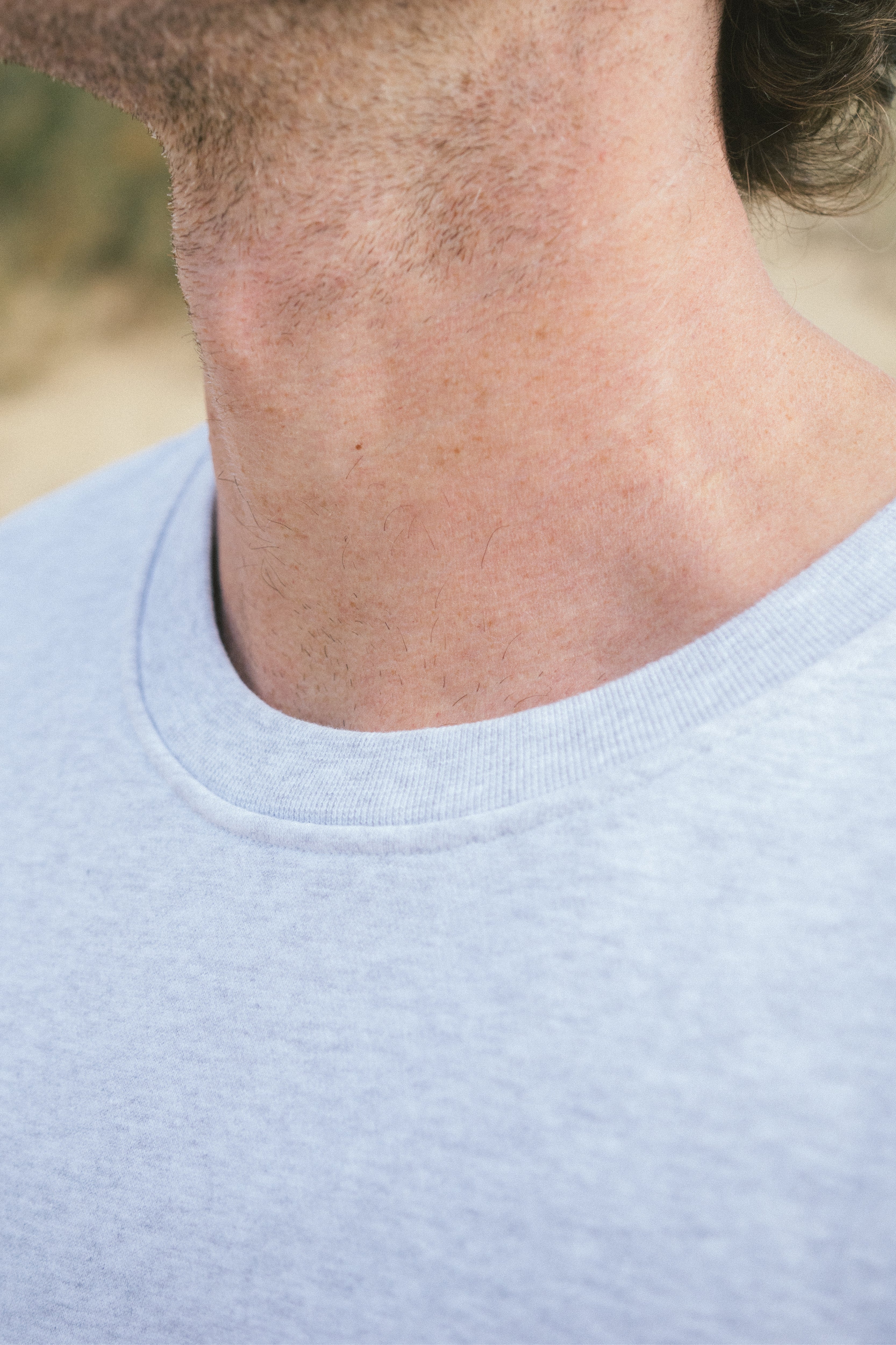 Rundhals Sweater mit hohem Stoffgewicht aus Bio Baumwolle in Hellgrau