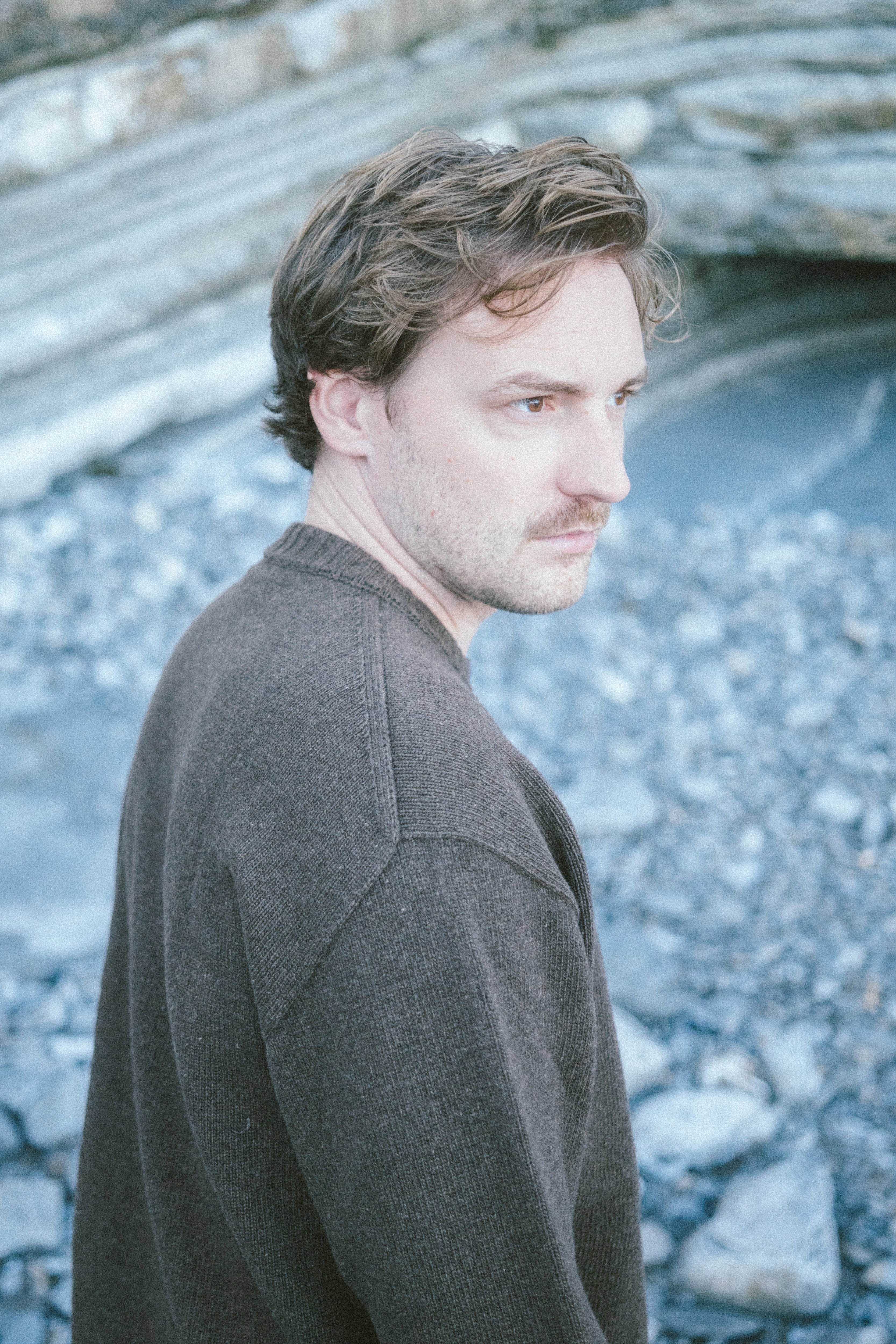 Herren Strickpullover aus Merino Wolle in Dunkelbraun