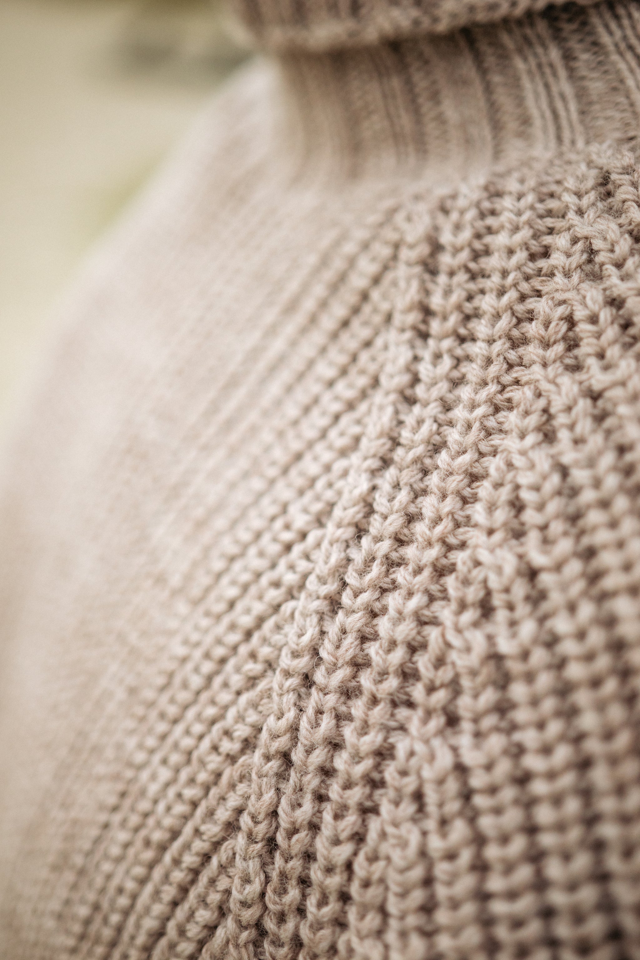 Grobstrick Rollkragen mit Raglan Strick aus Merinowolle in Sand Natur