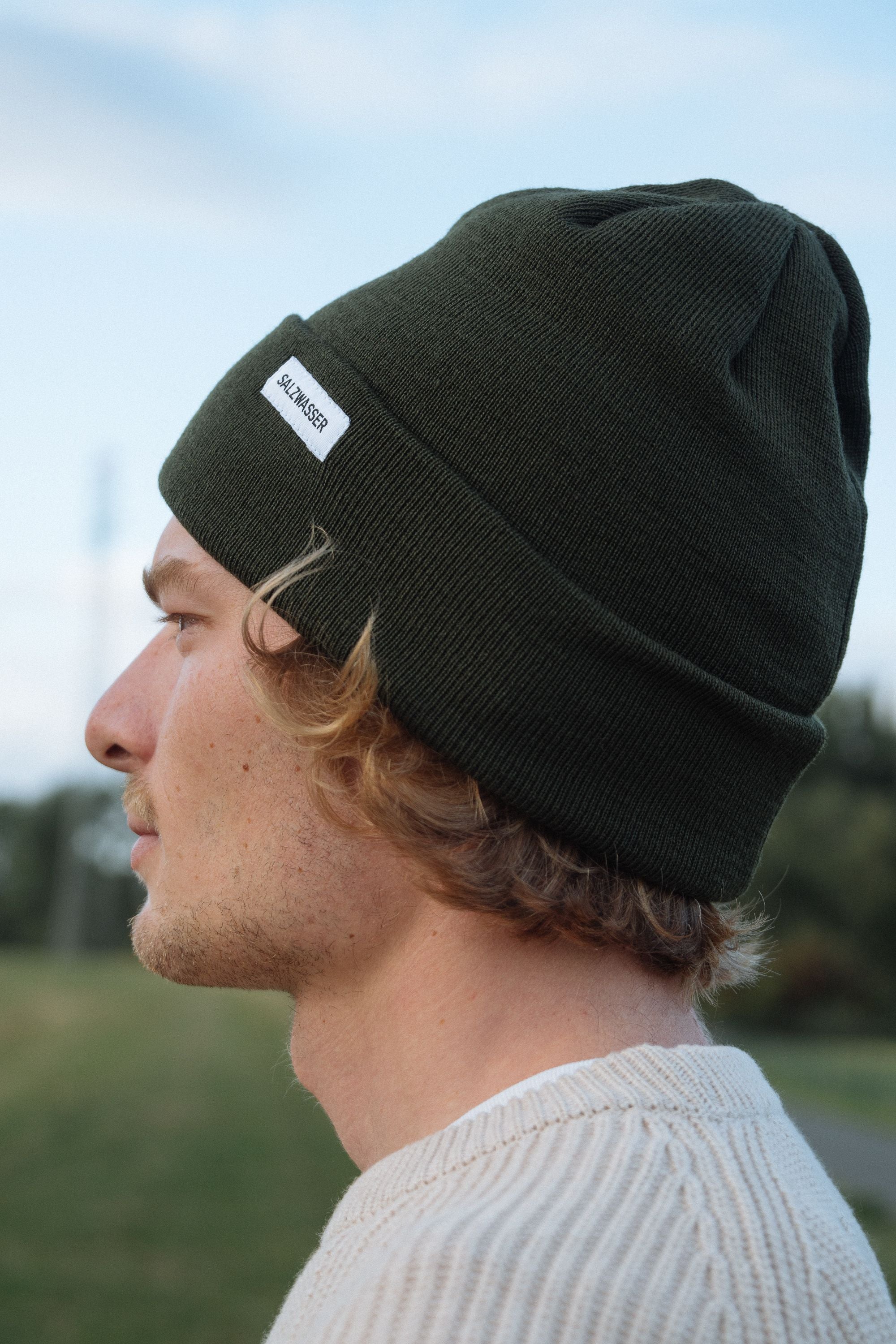 Bio-Merinowoll-Beanie: Norddeutsche Handwerkskunst, nachhaltiges Design. Wärmend, weich und umweltfreundlich. Trage Luxus und beweise Stil mit dieser nachhaltigen Mütze.