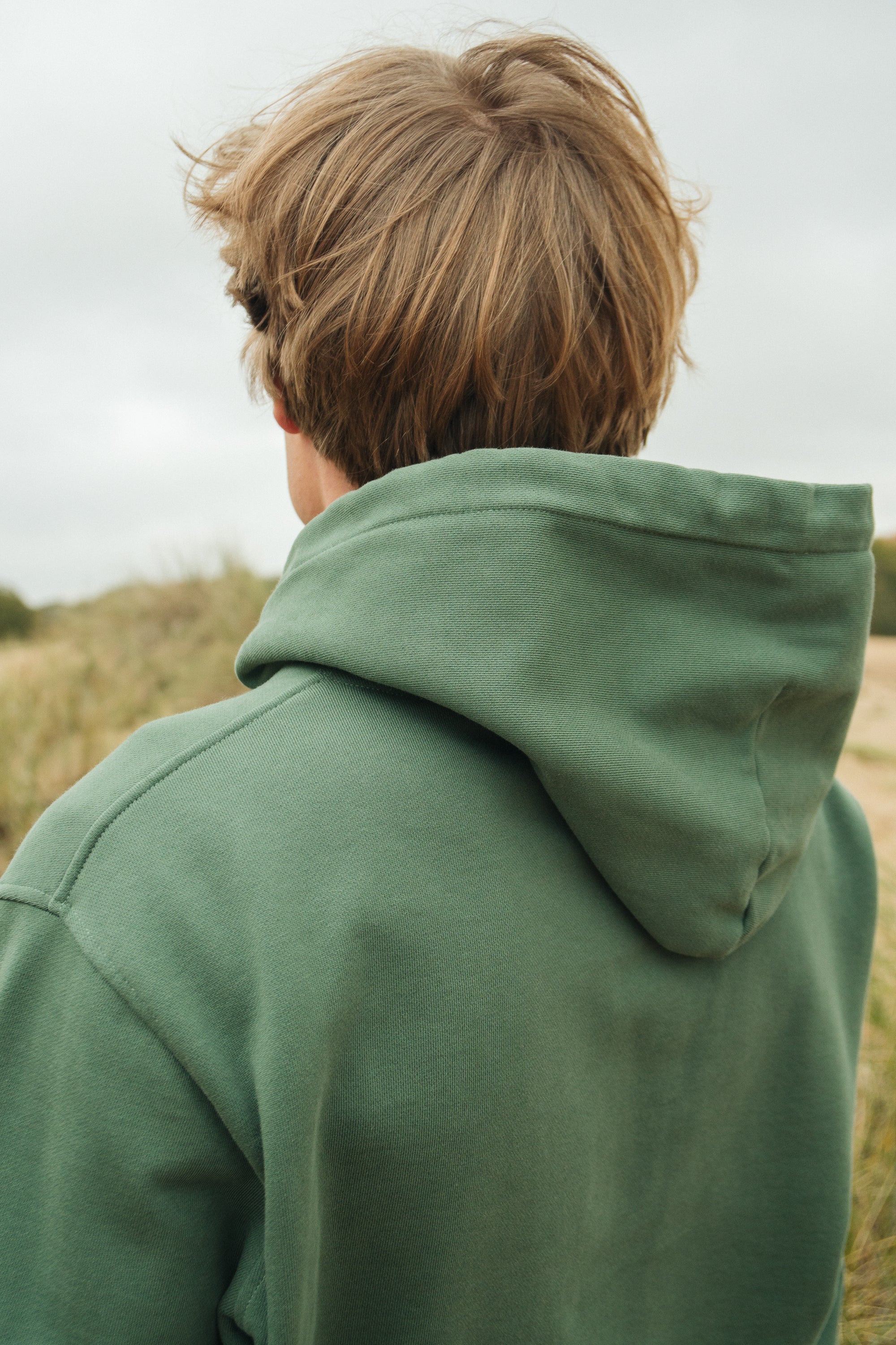 Pullover mit großer Kapuze aus Bio-Baumwolle