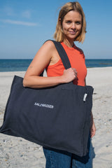 Dunkelblauer Shopper-Beachbag von SALZWASSER für den Strand und Ausflüge in der Natur