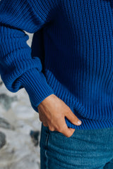 Hochwertig gestrickter Pullover in Blau von SALZWASSER
