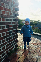 Kind trägt hellblaue Mütze von SALZWASSER