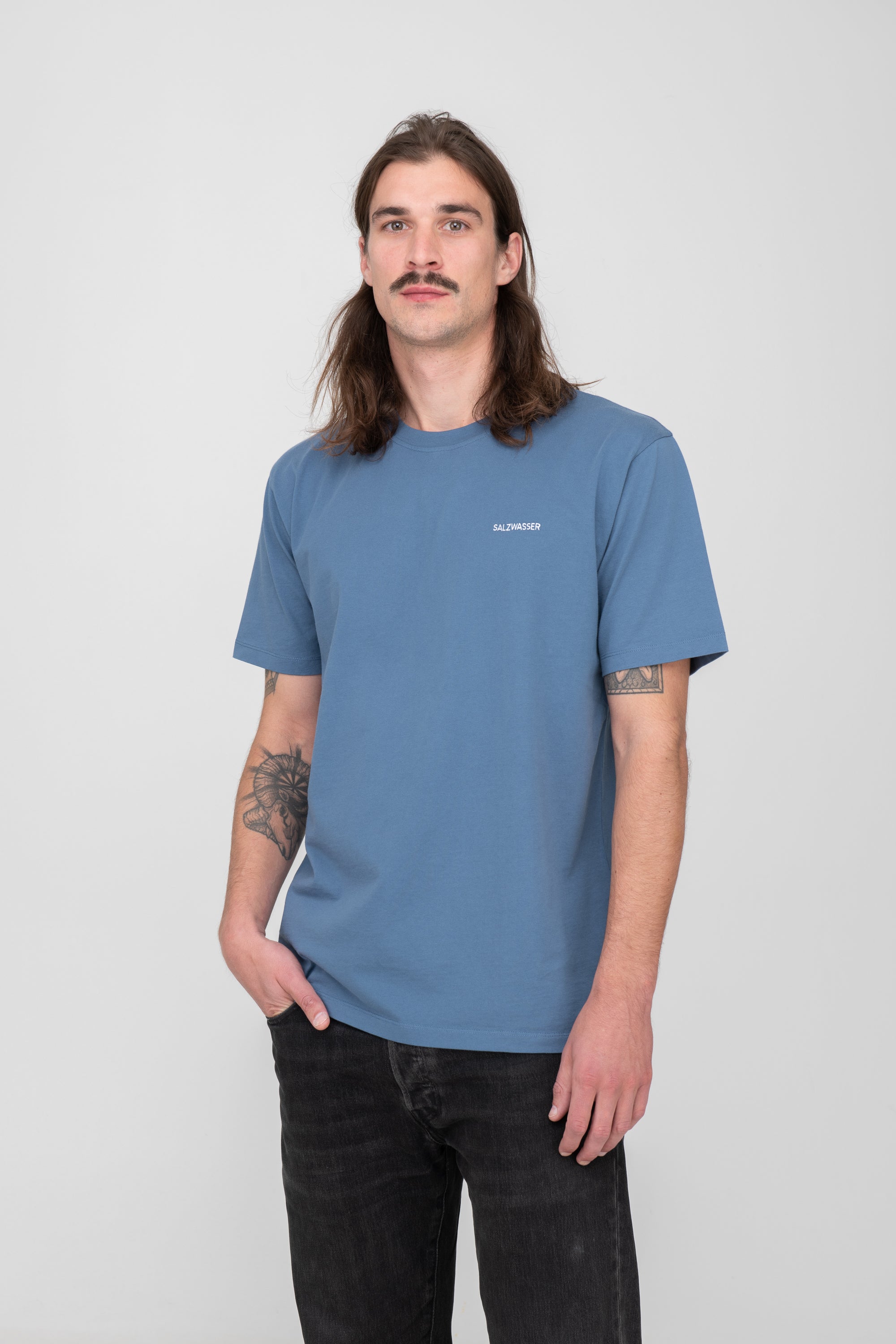 auffallendes T-Shirt in Indigo Blau bei SALZWASSER zu kaufen