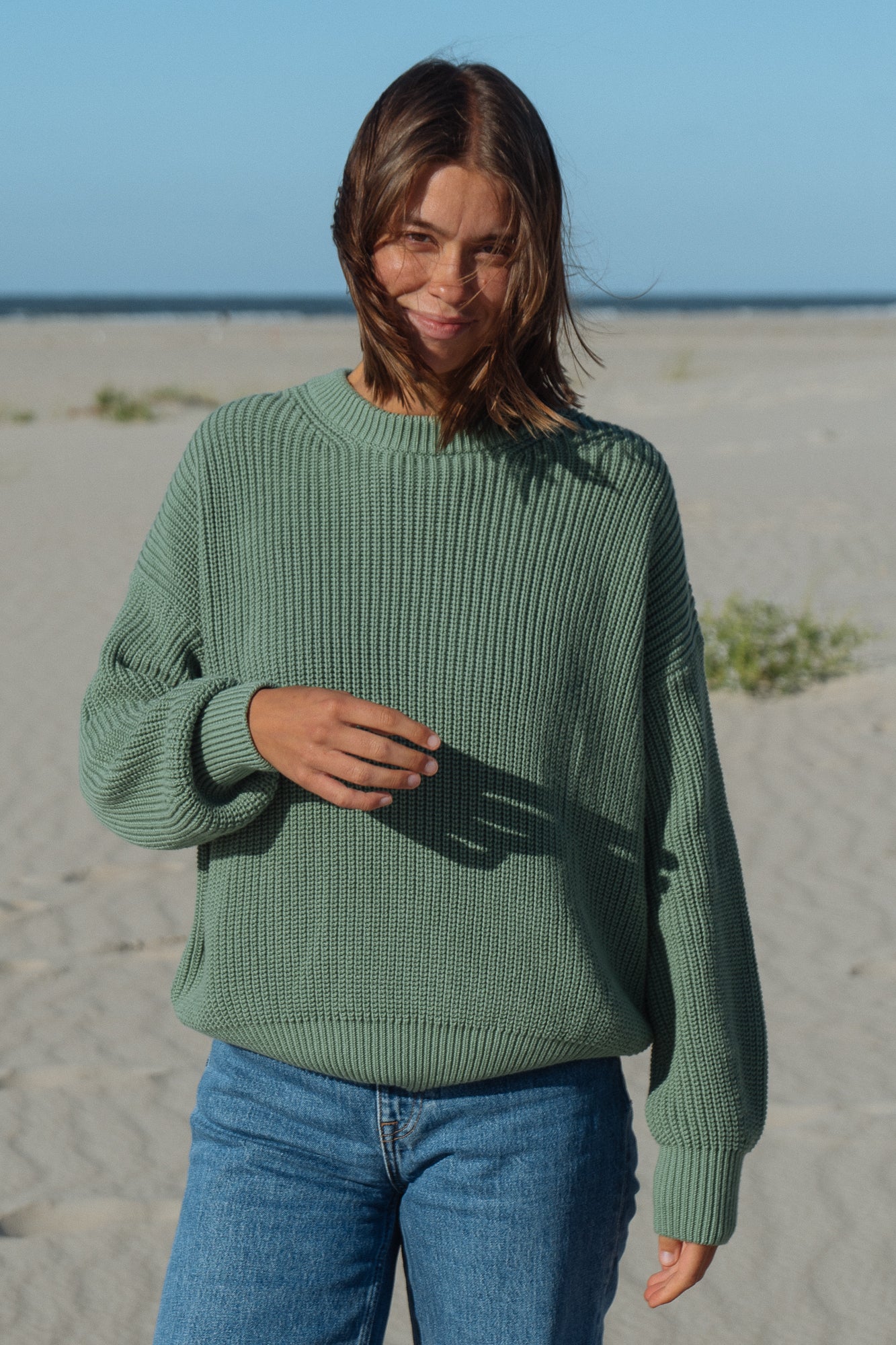 Grüner Grobstrickpullover aus Bio-Baumwolle und zertifiziert von SALZWASSER