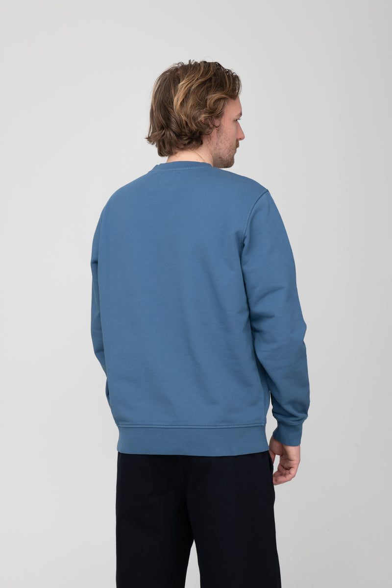 schlichter und nachhaltiger Sweater in Indigo von SALZWASSER aus Hamburg