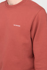schlichter Sweater in Rostrot mit weißer SALZWASSER-Stickerei