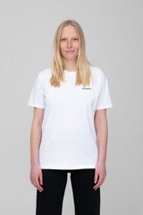 Unisex T-Shirt von SALZWASSER in Weiß an Frau