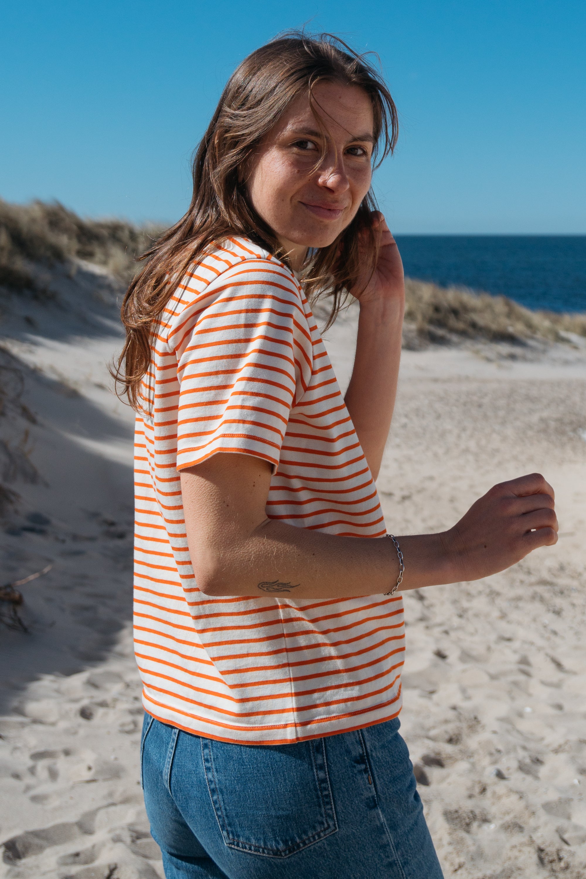 Nachhaltiges Heavy T-Shirt für Damen von SALZWASSER in Orange-Naturweiß
